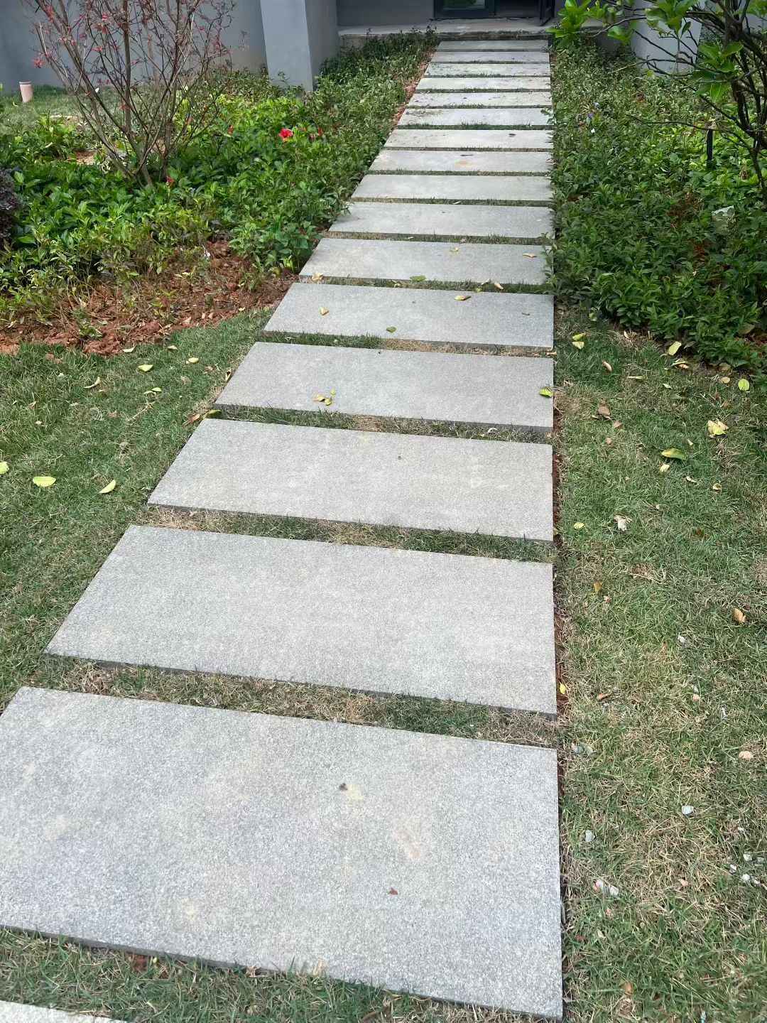 四平 芝麻黑小区踏步、汀步石铺装效果