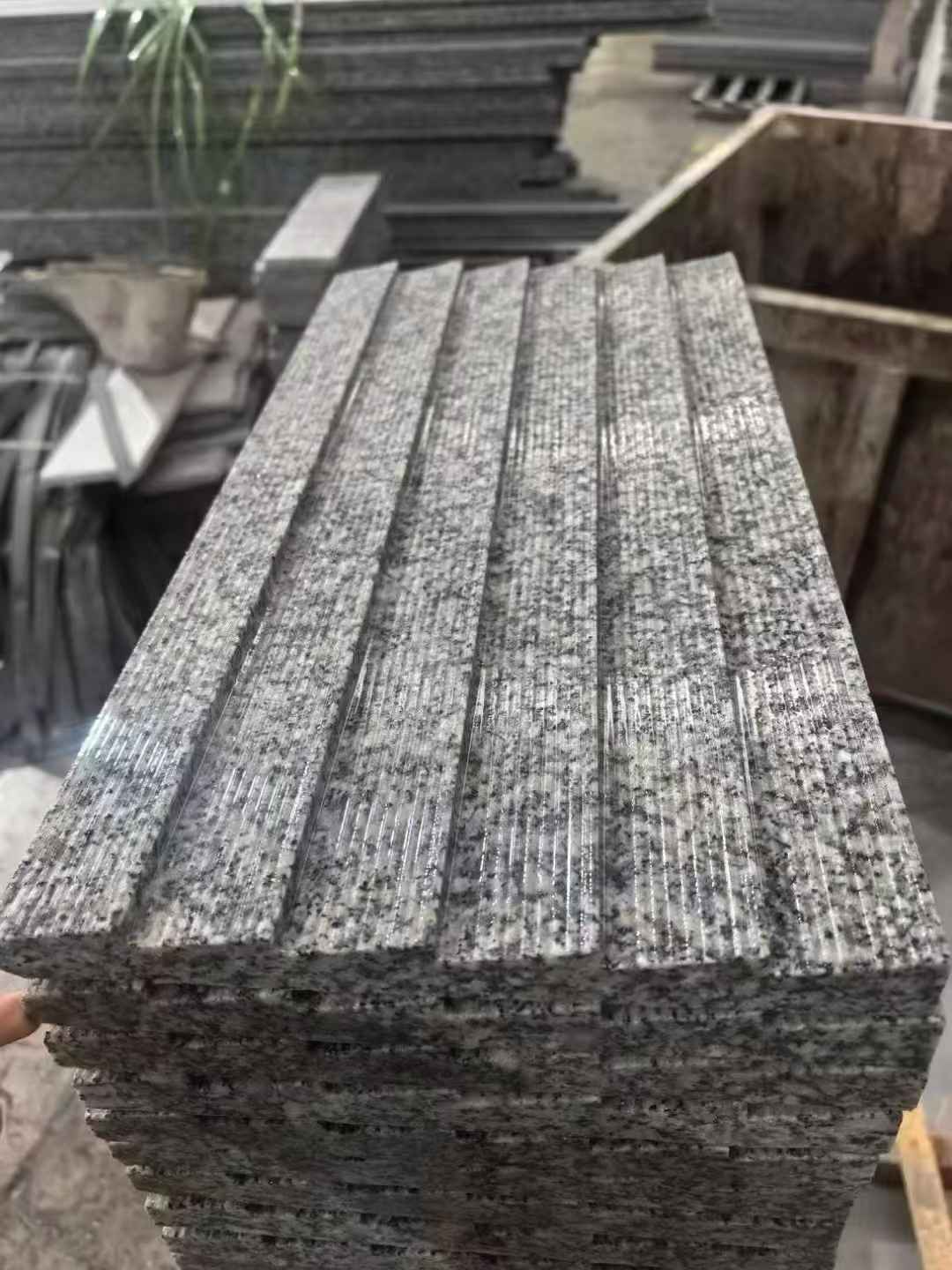 四平 狼牙石