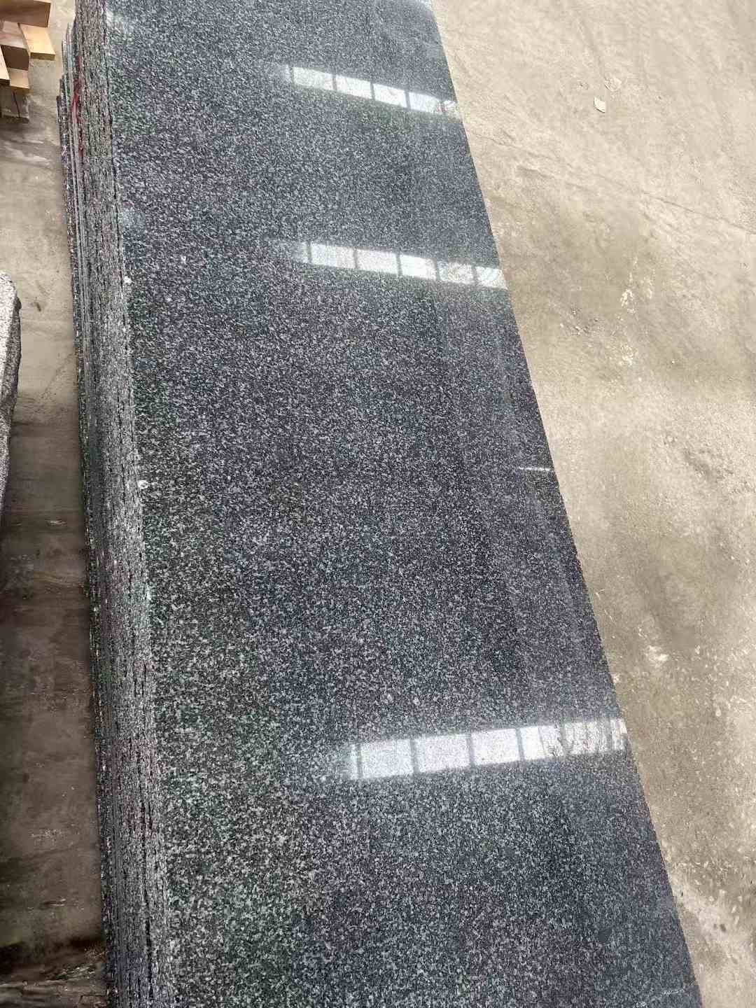 四平 芝麻黑光面